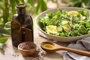 Beneficios del aceite de lino para la salud: propiedades, ácidos grasos esenciales y cómo tomarlo